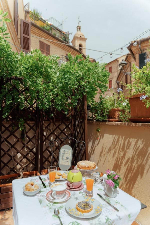 B&B La Finestra Sul Campanile Montecosaro  Екстериор снимка
